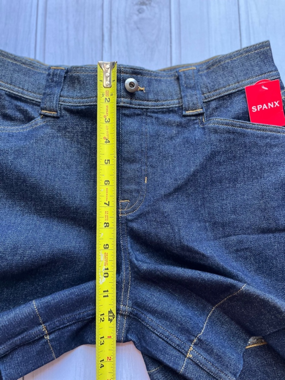 New women’s Spanx dark wash denim pull on trouser short. Size medium. - Picture 12 of 13